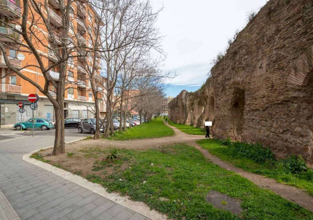 Negozio in vendita viale dell’acquedotto Alessandrino, Roma