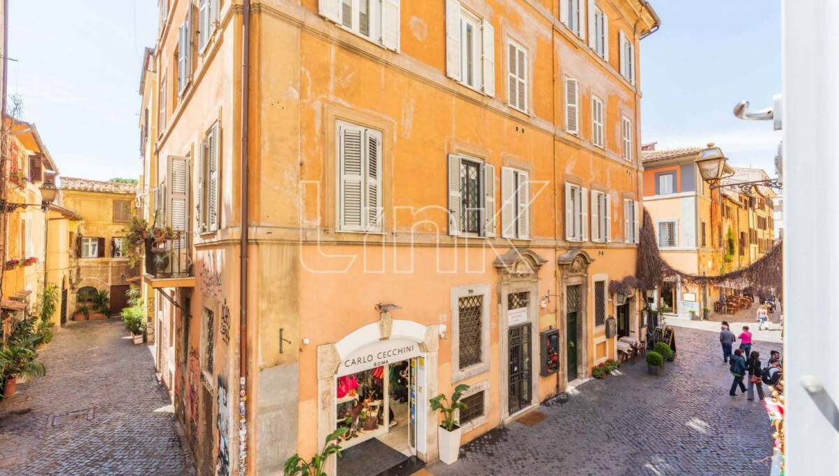 Appartamento in vendita via della Lungaretta, Roma