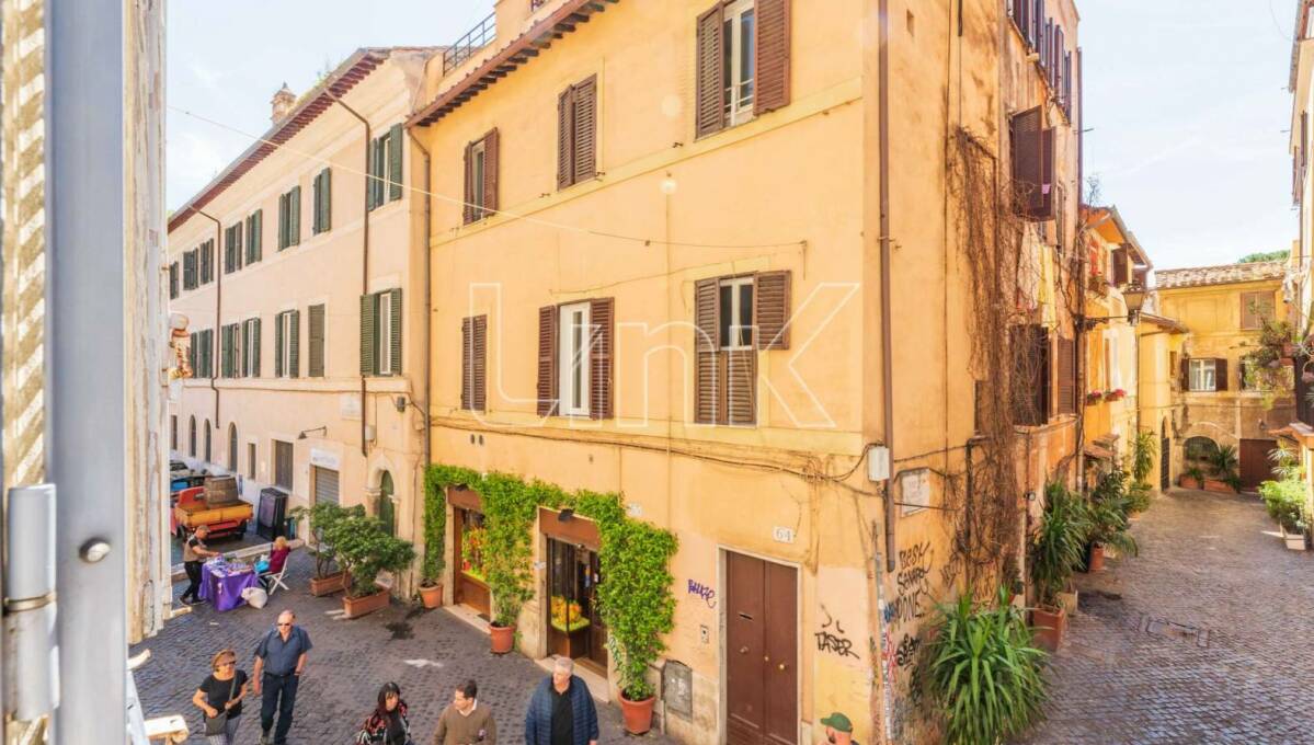 Appartamento in vendita via della Lungaretta, Roma