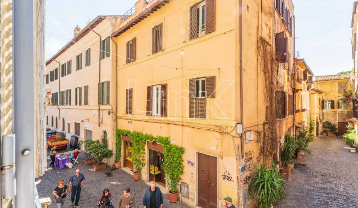 Appartamento in vendita via della Lungaretta, Roma