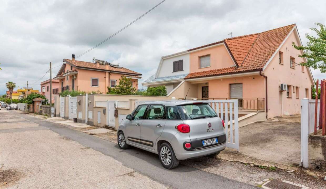 Villa bifamiliare in vendita via Siracusa, Aprilia