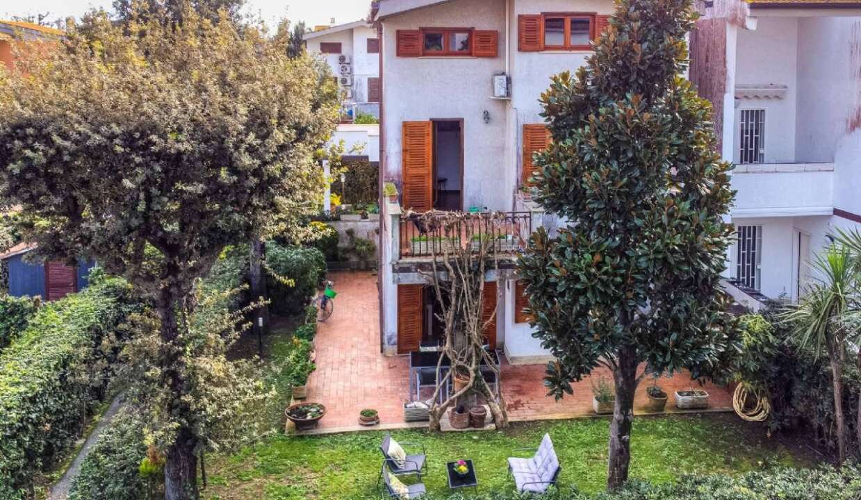 Villa in affitto via Loano, Fregene