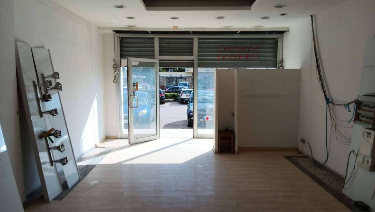 Locale commerciale in affitto viale San Lorenzo, Ardea