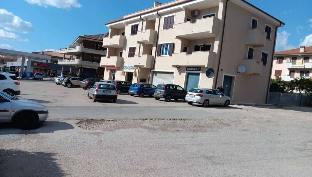 Locale commerciale in affitto viale San Lorenzo, Ardea