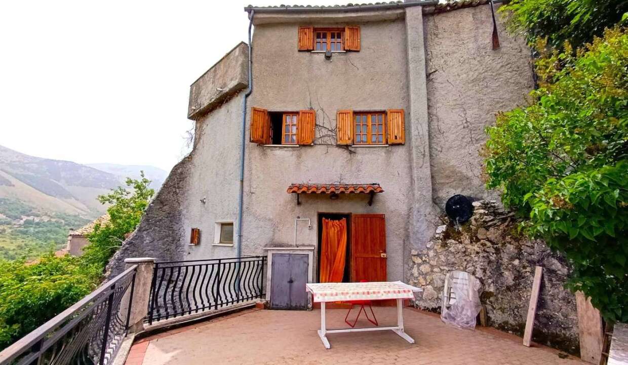 Casa indipendente in vendita via Piano, Ortona dei Marsi