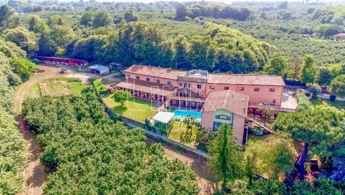 Agriturismo in vendita Località Montefosco, Sutri