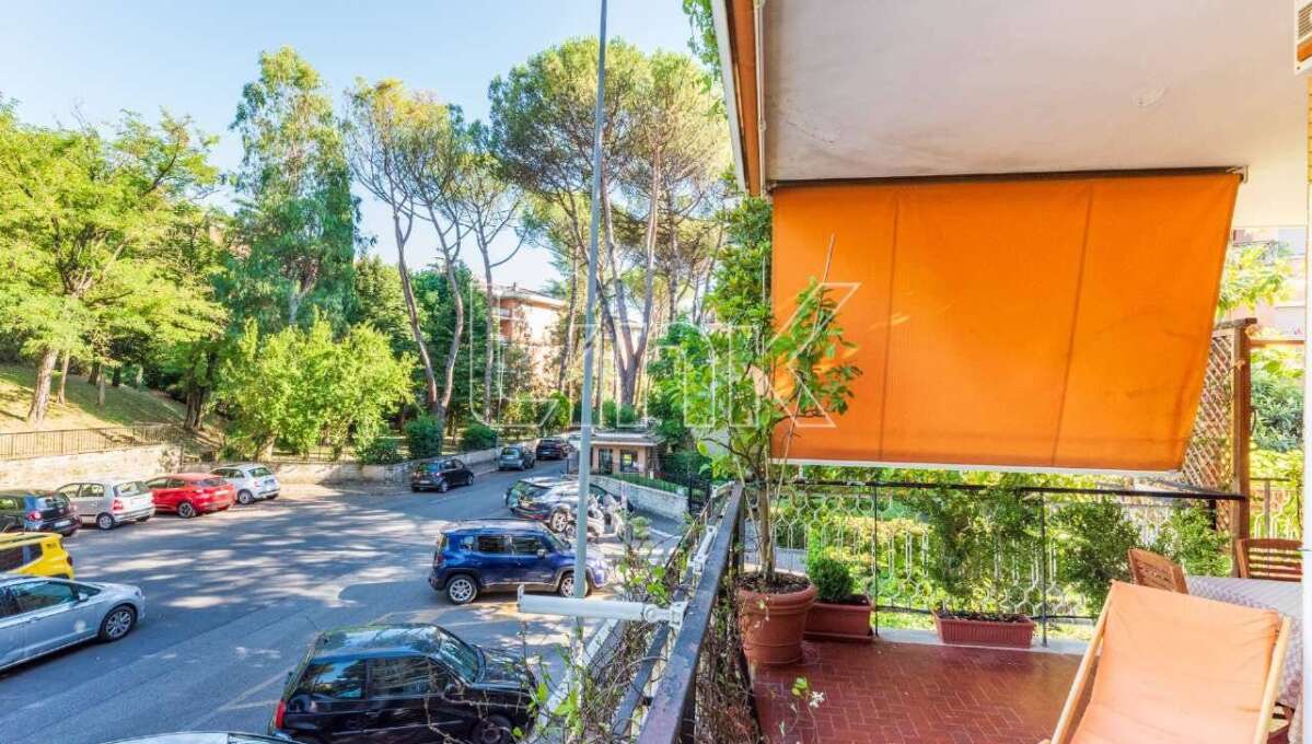 Appartamento in vendita via Peccioli, Roma