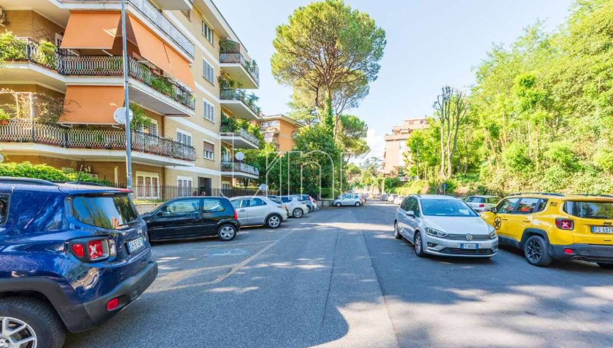 Appartamento in vendita via Peccioli, Roma