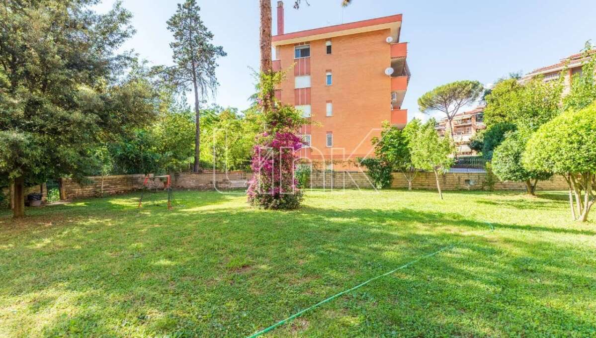 Appartamento in vendita via Peccioli, Roma