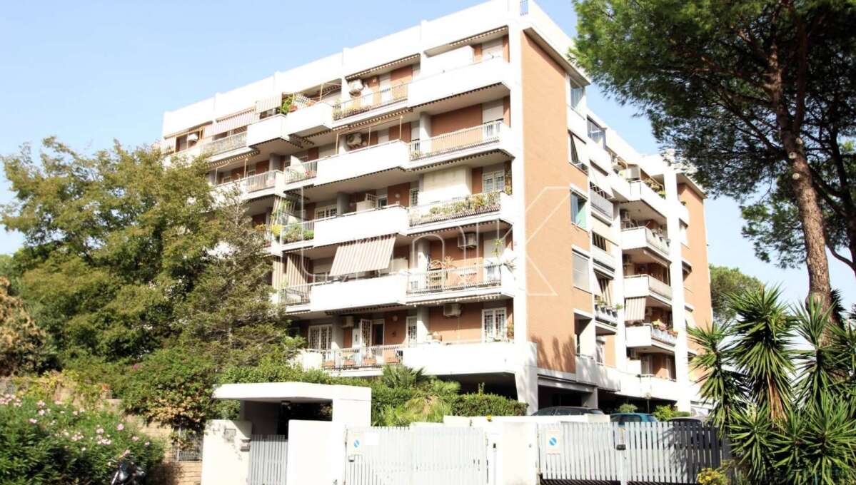 Appartamento in vendita in via Mar della Cina, Roma