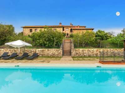 Casale in vendita in strada Radi, Provincia di Siena