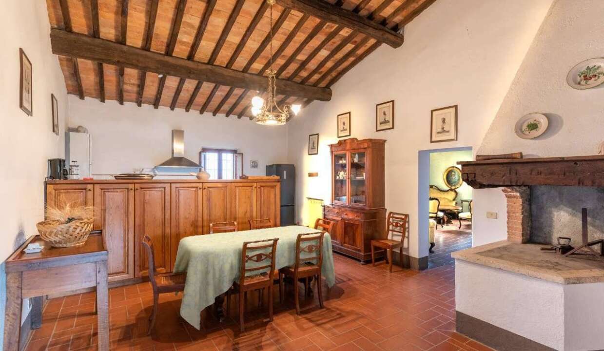 Casale in vendita in strada Radi, Provincia di Siena