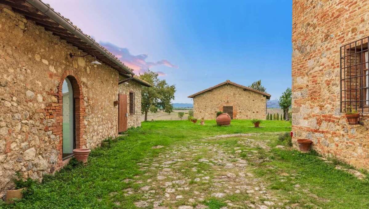 Casale in vendita in strada Radi, Provincia di Siena