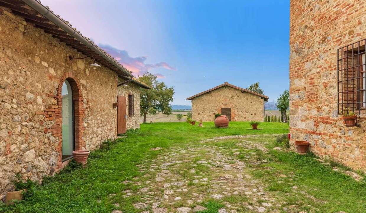 Casale in vendita in strada Radi, Provincia di Siena