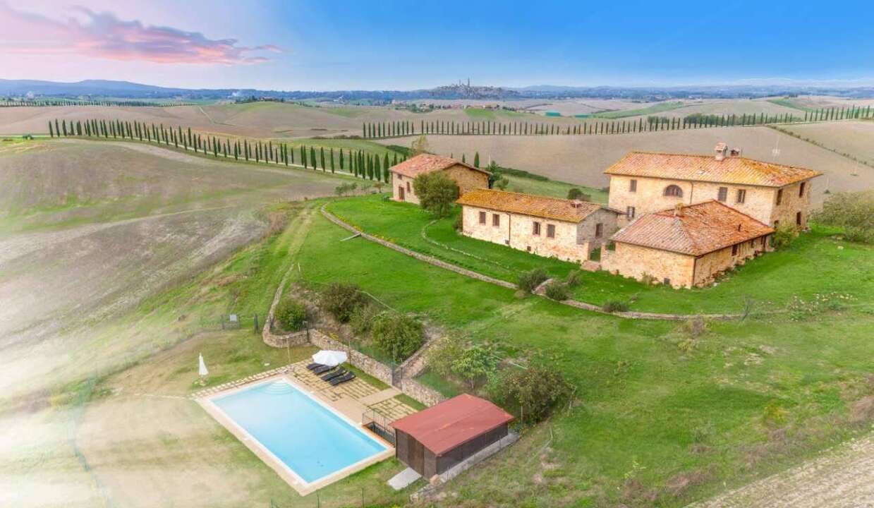 Casale in vendita in strada Radi, Provincia di Siena