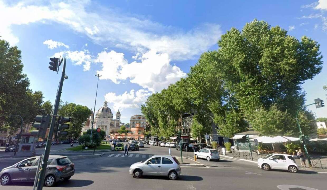 Edicola in vendita Piazzale di Ponte Milvio, Roma