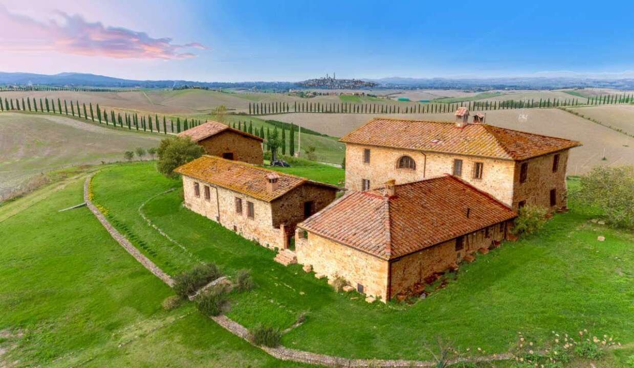 Casale in vendita in strada Radi, Provincia di Siena