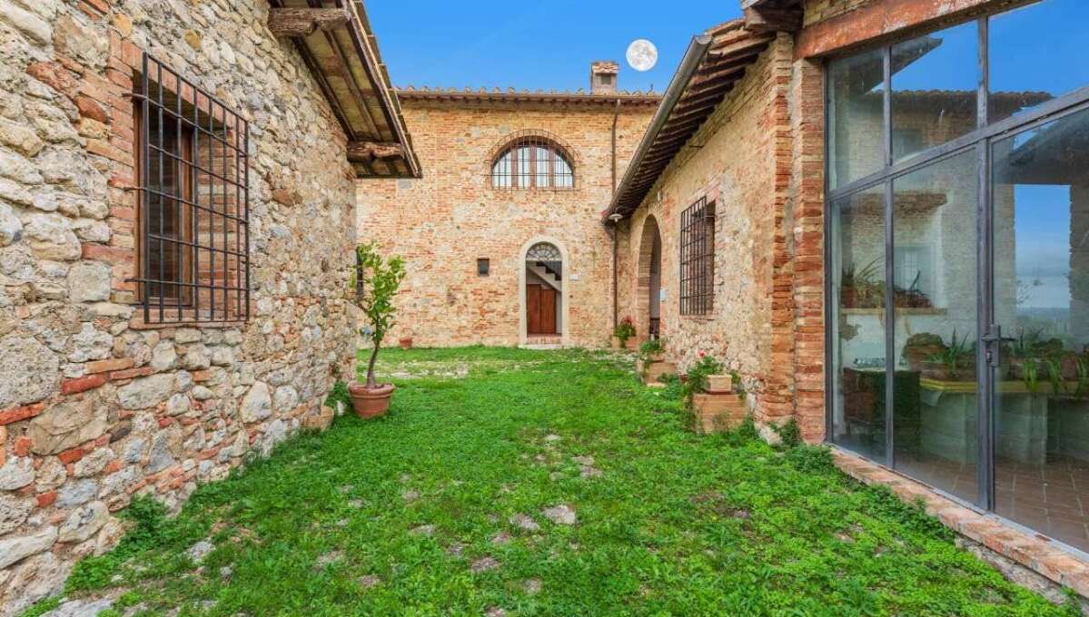 Casale in vendita in strada Radi, Provincia di Siena