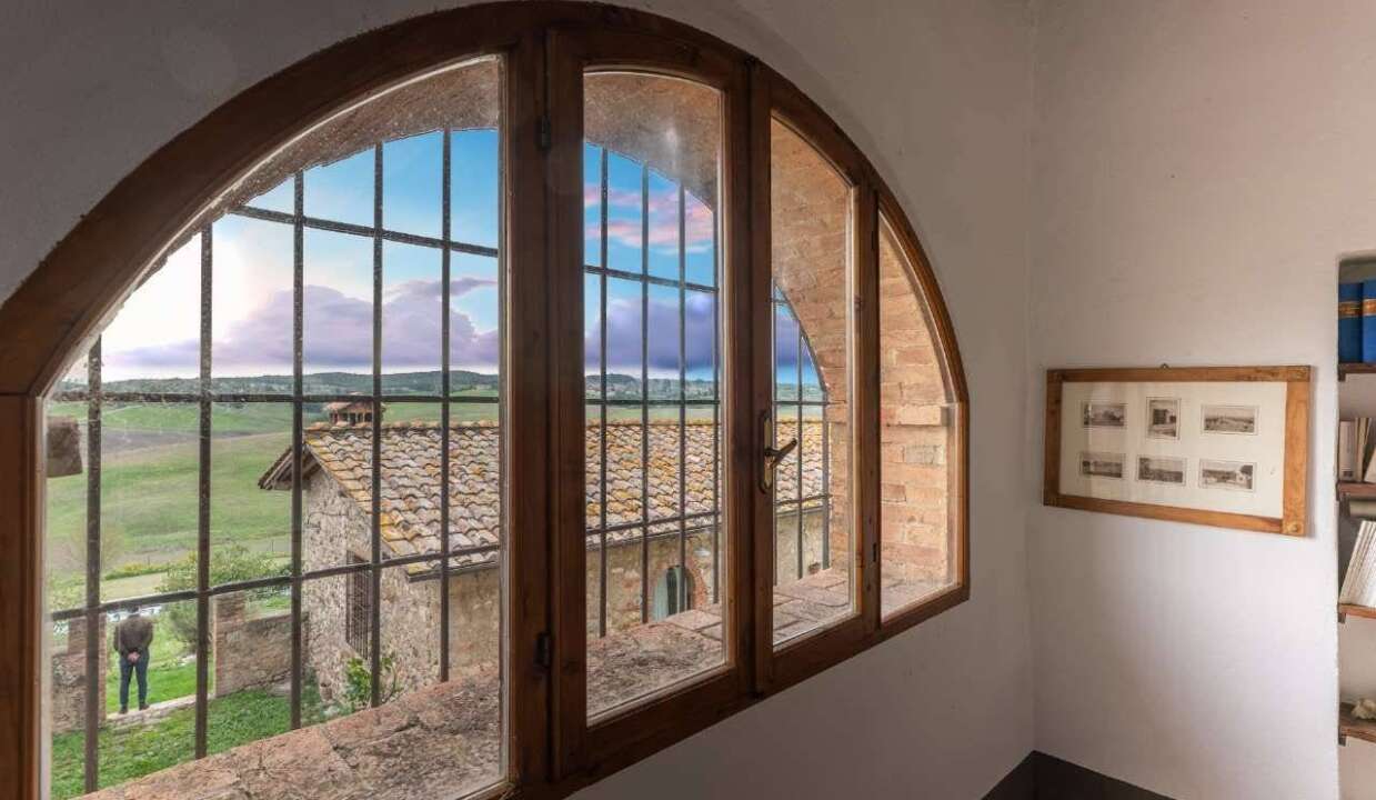 Casale in vendita in strada Radi, Provincia di Siena