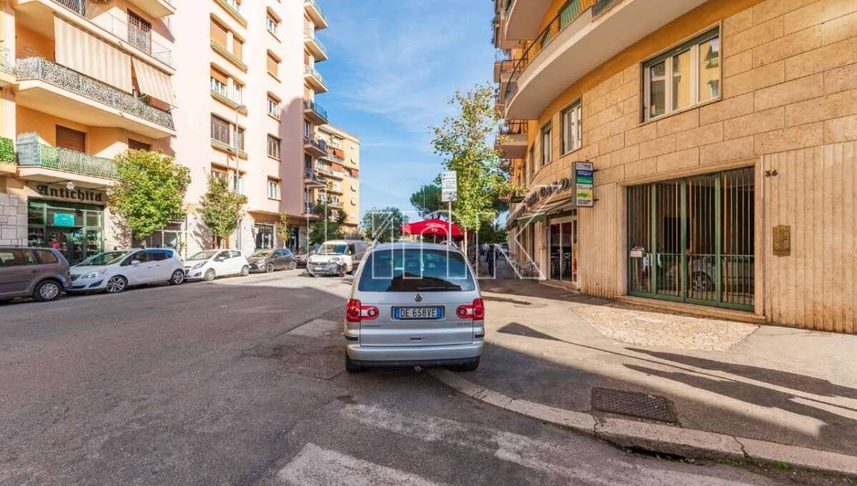 Appartamento in vendita via Oreste Tommasini, Roma