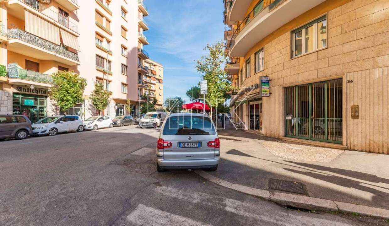 Appartamento in vendita via Oreste Tommasini, Roma